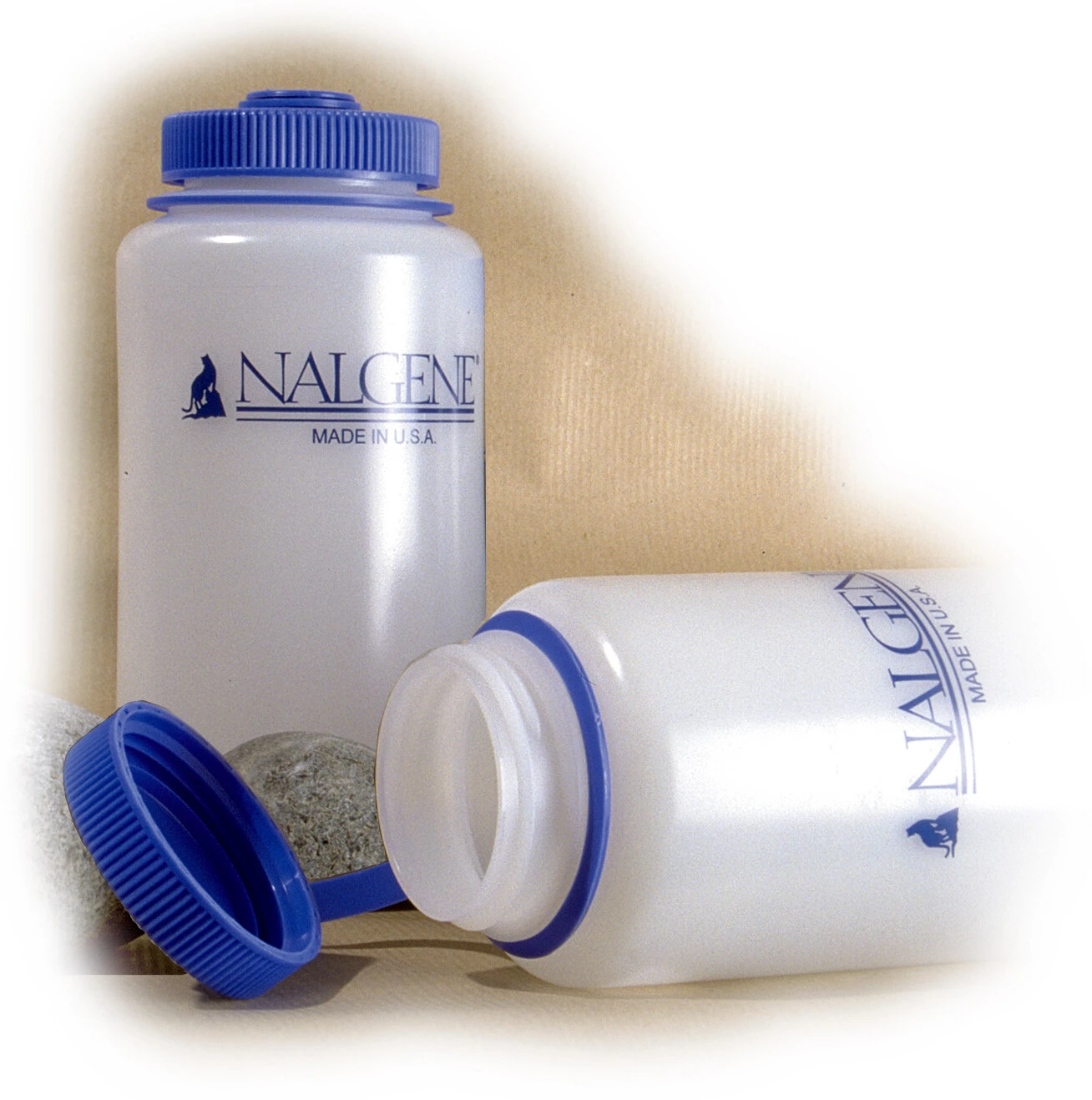 Nalgene HDPE Wide Neck Bottle Loop-Top 3 Nalgene HDPE Wide Neck Bottle Loop-Top – Image 3